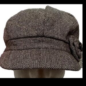 Women’s Winter Newsboy Cap Hat Brown White Tiny Squares Pattern Lined Elstic Bck